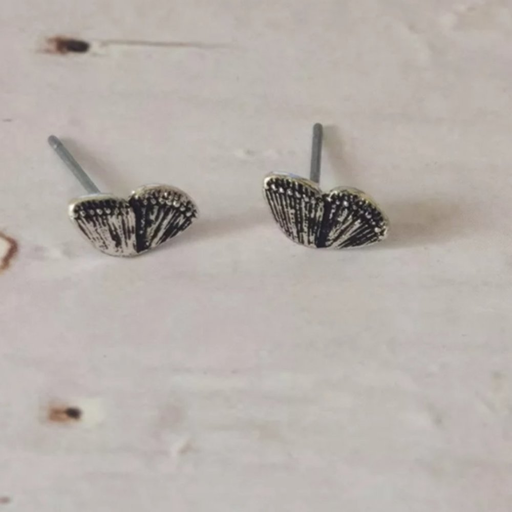 🍒 Butterfly Wing Earrings - Picture 6 of 7